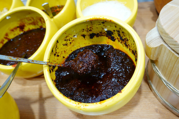 新北市蘆洲區便當價就能享用豐盛自助吧的長興路逸小鍋鍋の物,160元起自助吧吃到飽,肉片買一送一、點鍋送20元小菜折價卷