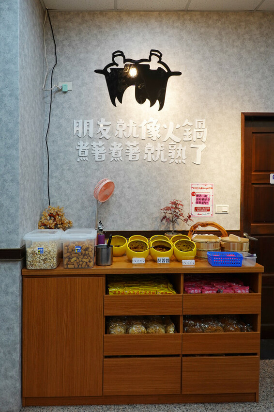 新北市蘆洲區便當價就能享用豐盛自助吧的長興路逸小鍋鍋の物,160元起自助吧吃到飽,肉片買一送一、點鍋送20元小菜折價卷