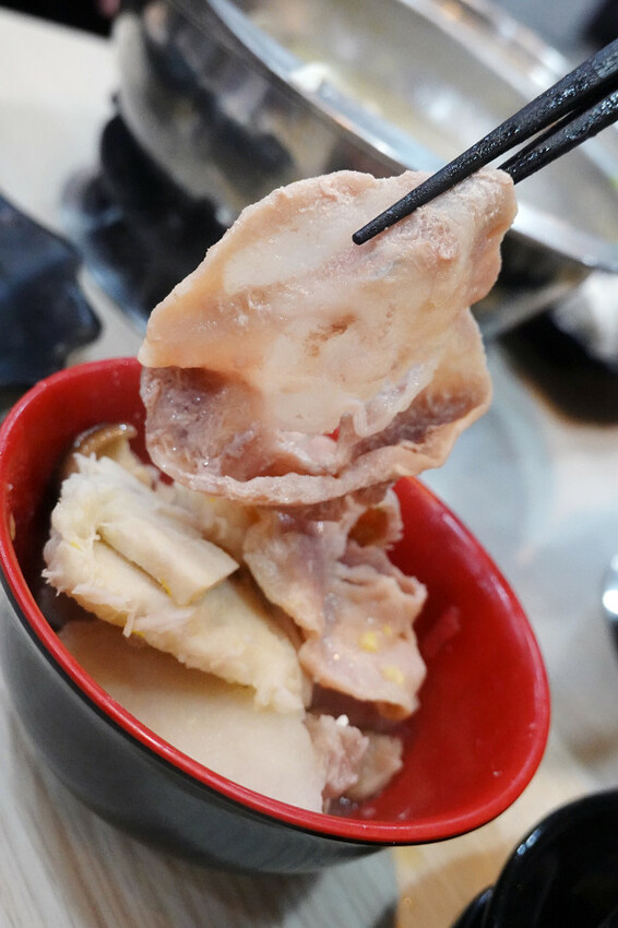 新北市蘆洲區便當價就能享用豐盛自助吧的長興路逸小鍋鍋の物,160元起自助吧吃到飽,肉片買一送一、點鍋送20元小菜折價卷