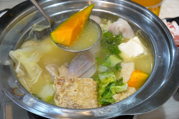 新北市蘆洲區便當價就能享用豐盛自助吧的長興路逸小鍋鍋の物,160元起自助吧吃到飽,肉片買一送一、點鍋送20元小菜折價卷