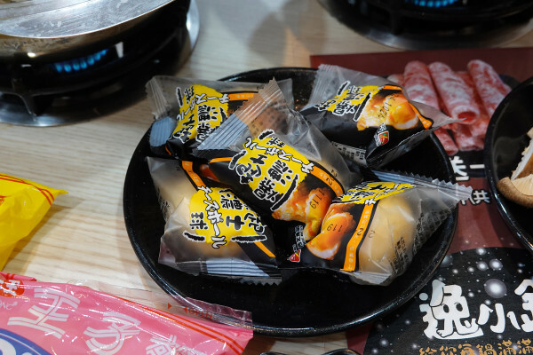 新北市蘆洲區便當價就能享用豐盛自助吧的長興路逸小鍋鍋の物,160元起自助吧吃到飽,肉片買一送一、點鍋送20元小菜折價卷