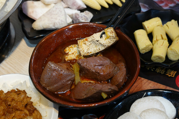 新北市蘆洲區便當價就能享用豐盛自助吧的長興路逸小鍋鍋の物,160元起自助吧吃到飽,肉片買一送一、點鍋送20元小菜折價卷