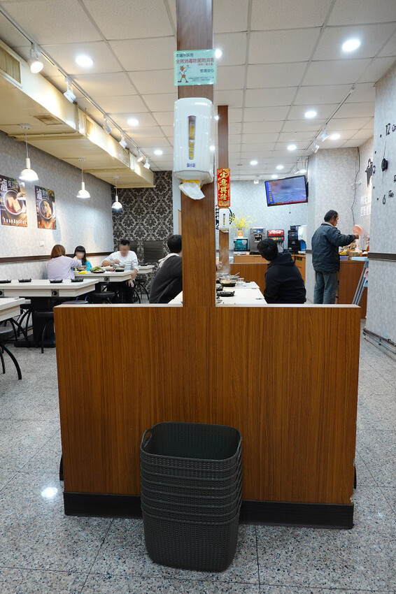 新北市蘆洲區便當價就能享用豐盛自助吧的長興路逸小鍋鍋の物,160元起自助吧吃到飽,肉片買一送一、點鍋送20元小菜折價卷