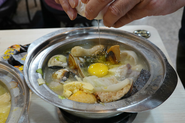 新北市蘆洲區便當價就能享用豐盛自助吧的長興路逸小鍋鍋の物,160元起自助吧吃到飽,肉片買一送一、點鍋送20元小菜折價卷