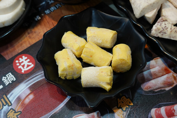 新北市蘆洲區便當價就能享用豐盛自助吧的長興路逸小鍋鍋の物,160元起自助吧吃到飽,肉片買一送一、點鍋送20元小菜折價卷