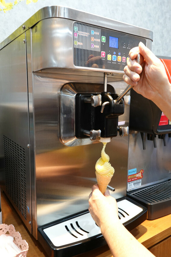 新北市蘆洲區便當價就能享用豐盛自助吧的長興路逸小鍋鍋の物,160元起自助吧吃到飽,肉片買一送一、點鍋送20元小菜折價卷