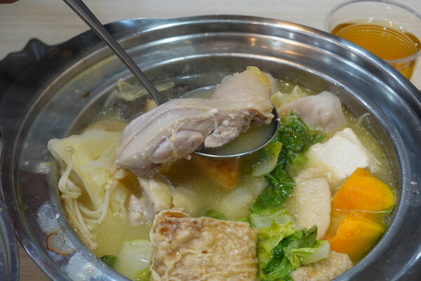 新北市蘆洲區便當價就能享用豐盛自助吧的長興路逸小鍋鍋の物,160元起自助吧吃到飽,肉片買一送一、點鍋送20元小菜折價卷