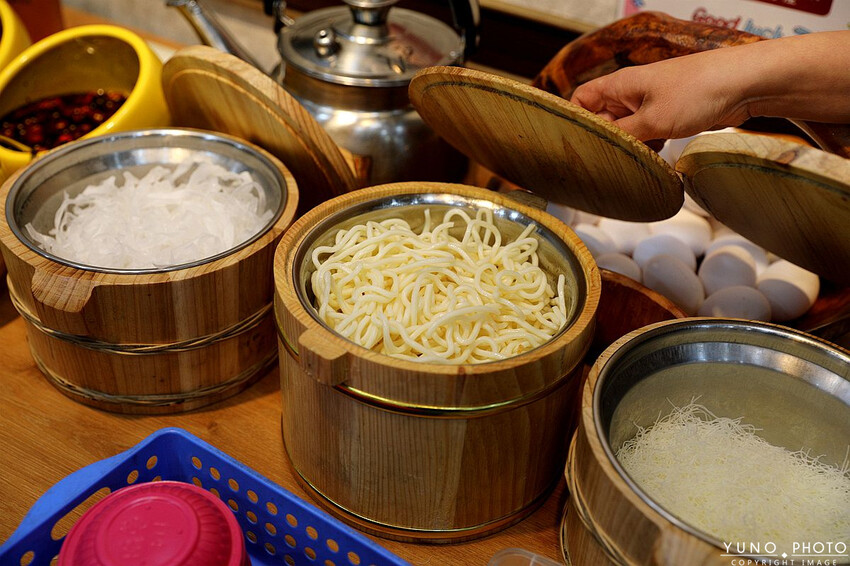 新北市蘆洲區C/P值爆表 免2百元爽吃鍋！麵食拌飯霜淇淋飲料嗑到爽 還有集點送鍋、肉品買一送一｜逸小鍋鍋の物-蘆洲店