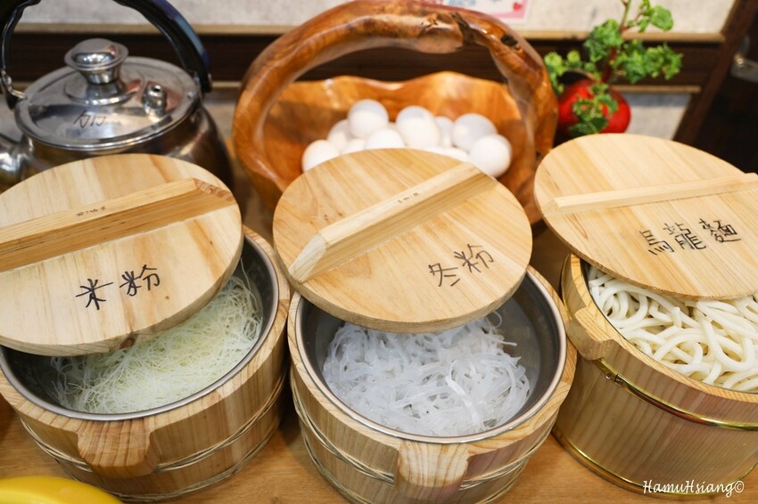 新北市蘆洲區【食￭蘆洲】逸小鍋/蘆洲超高cp值的平價小火鍋/主食飯麵.飲料吧.冰淇淋自助吃到飽/火鍋湯頭20多種/蘆洲小火