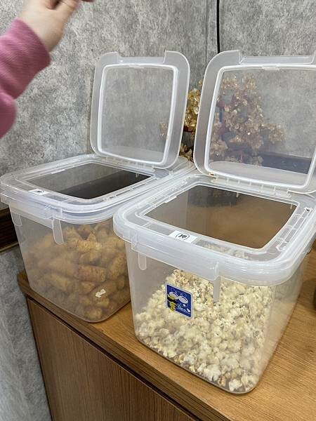 新北市蘆洲區【食￭蘆洲】逸小鍋/蘆洲超高cp值的平價小火鍋/主食飯麵.飲料吧.冰淇淋自助吃到飽/火鍋湯頭20多種/蘆洲小火