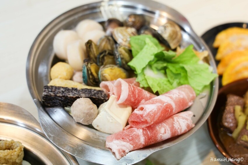 新北市蘆洲區【食￭蘆洲】逸小鍋/蘆洲超高cp值的平價小火鍋/主食飯麵.飲料吧.冰淇淋自助吃到飽/火鍋湯頭20多種/蘆洲小火