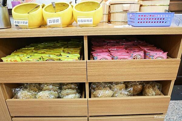 新北市蘆洲區【食￭蘆洲】逸小鍋/蘆洲超高cp值的平價小火鍋/主食飯麵.飲料吧.冰淇淋自助吃到飽/火鍋湯頭20多種/蘆洲小火