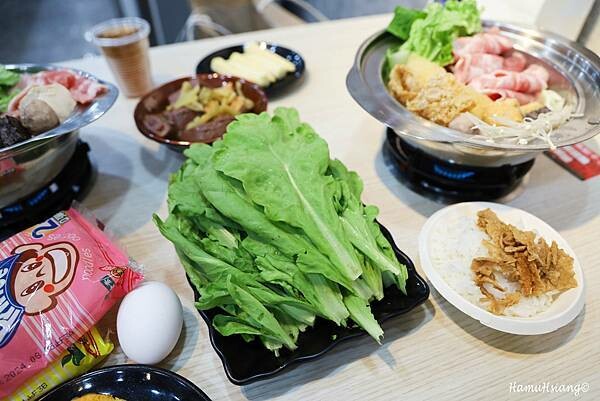 新北市蘆洲區【食￭蘆洲】逸小鍋/蘆洲超高cp值的平價小火鍋/主食飯麵.飲料吧.冰淇淋自助吃到飽/火鍋湯頭20多種/蘆洲小火