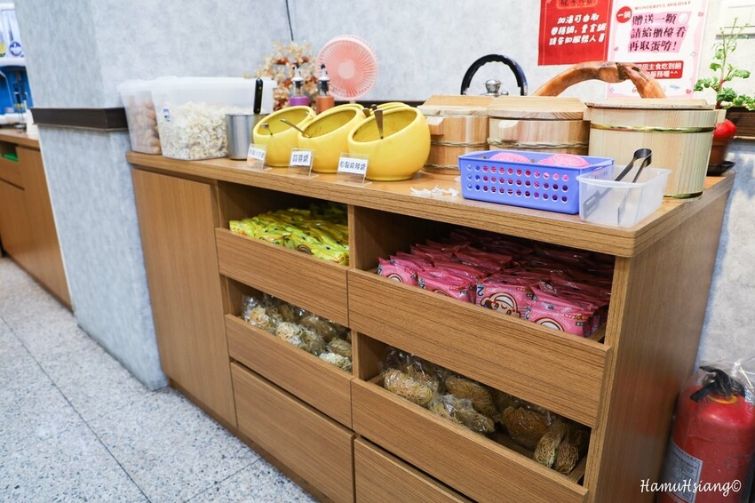 新北市蘆洲區【食￭蘆洲】逸小鍋/蘆洲超高cp值的平價小火鍋/主食飯麵.飲料吧.冰淇淋自助吃到飽/火鍋湯頭20多種/蘆洲小火