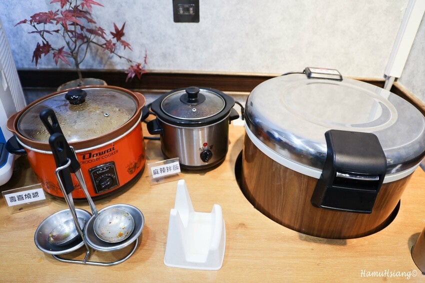 新北市蘆洲區【食￭蘆洲】逸小鍋/蘆洲超高cp值的平價小火鍋/主食飯麵.飲料吧.冰淇淋自助吃到飽/火鍋湯頭20多種/蘆洲小火