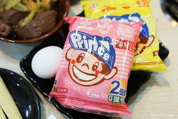 新北市蘆洲區【食￭蘆洲】逸小鍋/蘆洲超高cp值的平價小火鍋/主食飯麵.飲料吧.冰淇淋自助吃到飽/火鍋湯頭20多種/蘆洲小火