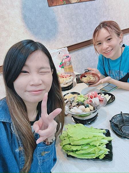 新北市蘆洲區【食￭蘆洲】逸小鍋/蘆洲超高cp值的平價小火鍋/主食飯麵.飲料吧.冰淇淋自助吃到飽/火鍋湯頭20多種/蘆洲小火