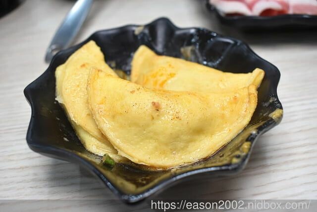 百元鍋物也有免費自助吧吃到飽！？ | 逸小鍋鍋物蘆洲店 湯頭多達20多種可以選擇，還有4款素食湯底 肉品買一送一 -  就是這樣。吃喝玩樂。愛漂亮部落格 - FashionGuide 華人時尚專業評鑑