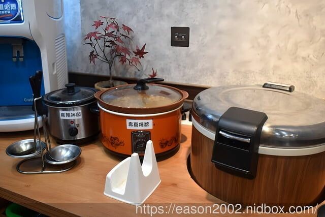 百元鍋物也有免費自助吧吃到飽！？ | 逸小鍋鍋物蘆洲店 湯頭多達20多種可以選擇，還有4款素食湯底 肉品買一送一 -  就是這樣。吃喝玩樂。愛漂亮部落格 - FashionGuide 華人時尚專業評鑑