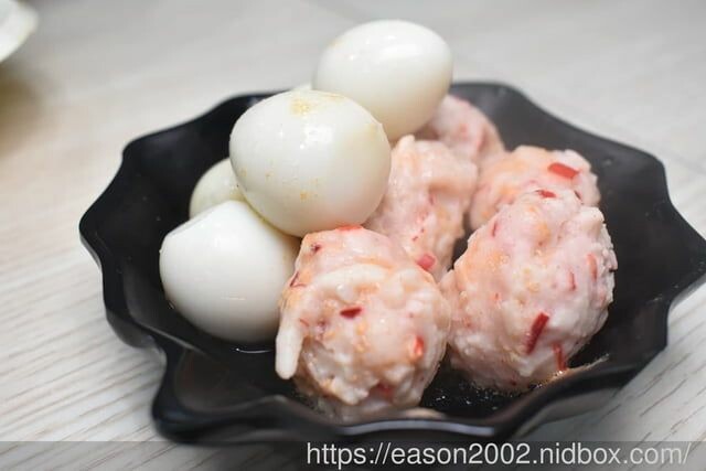 百元鍋物也有免費自助吧吃到飽！？ | 逸小鍋鍋物蘆洲店 湯頭多達20多種可以選擇，還有4款素食湯底 肉品買一送一 -  就是這樣。吃喝玩樂。愛漂亮部落格 - FashionGuide 華人時尚專業評鑑