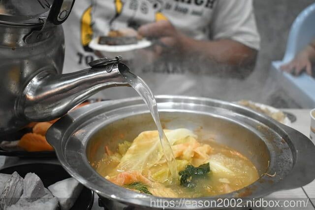 百元鍋物也有免費自助吧吃到飽！？ | 逸小鍋鍋物蘆洲店 湯頭多達20多種可以選擇，還有4款素食湯底 肉品買一送一 -  就是這樣。吃喝玩樂。愛漂亮部落格 - FashionGuide 華人時尚專業評鑑