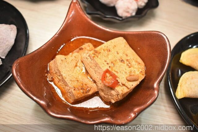 百元鍋物也有免費自助吧吃到飽！？ | 逸小鍋鍋物蘆洲店 湯頭多達20多種可以選擇，還有4款素食湯底 肉品買一送一 -  就是這樣。吃喝玩樂。愛漂亮部落格 - FashionGuide 華人時尚專業評鑑
