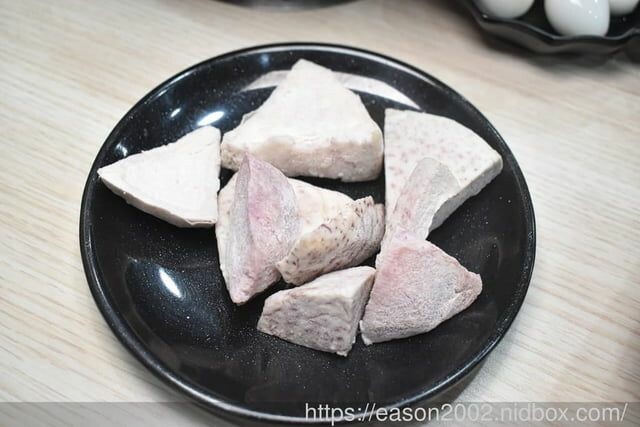 百元鍋物也有免費自助吧吃到飽！？ | 逸小鍋鍋物蘆洲店 湯頭多達20多種可以選擇，還有4款素食湯底 肉品買一送一 -  就是這樣。吃喝玩樂。愛漂亮部落格 - FashionGuide 華人時尚專業評鑑
