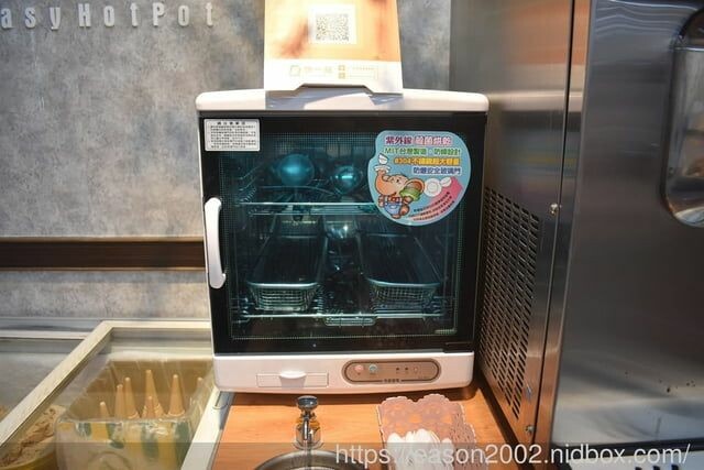 百元鍋物也有免費自助吧吃到飽！？ | 逸小鍋鍋物蘆洲店 湯頭多達20多種可以選擇，還有4款素食湯底 肉品買一送一 -  就是這樣。吃喝玩樂。愛漂亮部落格 - FashionGuide 華人時尚專業評鑑