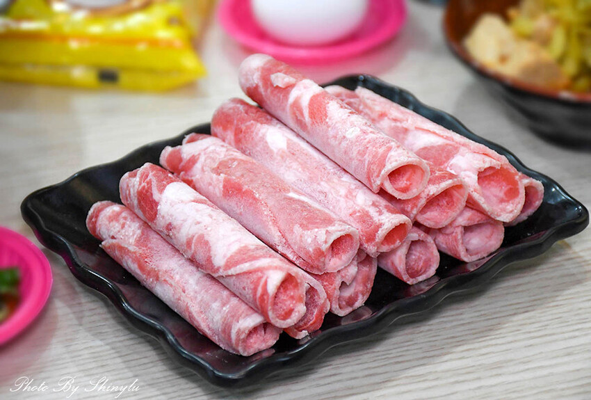 牛豬羊肉片買一送一，竟然還有壽喜燒飯自助吧吃到飽