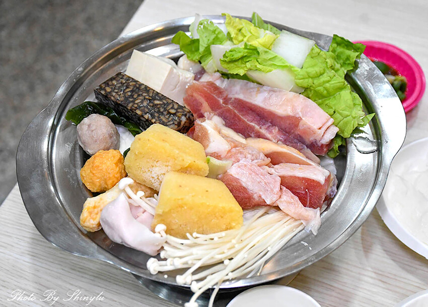 牛豬羊肉片買一送一，竟然還有壽喜燒飯自助吧吃到飽