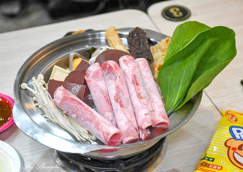 牛豬羊肉片買一送一，竟然還有壽喜燒飯自助吧吃到飽