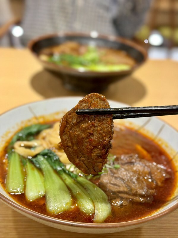 桃園市中壢區桃園美食｜集英會牛肉麵-中央東店，熟悉的味道竟已默默開了第三家店嚕。（中壢美食/中壢新店/中壢火車站美