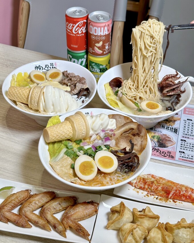 免飛日本!台灣就能吃到熔岩霜淇淋拉麵啦!「腩忍拉麵」一次開兩間分店!除了牛奶霜淇淋之外,還有乳酪起司泥、抹茶熔岩可以搭配出專屬於你的熔岩拉麵! - 阿華田的美食日記