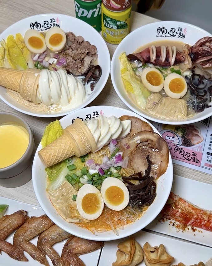 免飛日本!台灣就能吃到熔岩霜淇淋拉麵啦!「腩忍拉麵」一次開兩間分店!除了牛奶霜淇淋之外,還有乳酪起司泥、抹茶熔岩可以搭配出專屬於你的熔岩拉麵! - 阿華田的美食日記