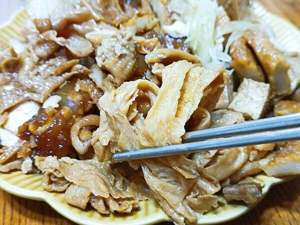 高雄市左營區嗡嗡嗡～喝過蜂蜜水、吃過蜂蜜口味的鬆餅，就是沒吃過蜂蜜滷味！【milomi蜂蜜滷味】香甜好吃，而且品項很多