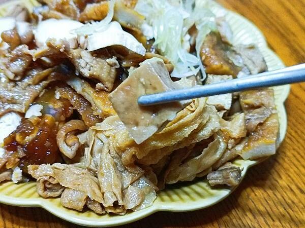 高雄市左營區嗡嗡嗡～喝過蜂蜜水、吃過蜂蜜口味的鬆餅，就是沒吃過蜂蜜滷味！【milomi蜂蜜滷味】香甜好吃，而且品項很多