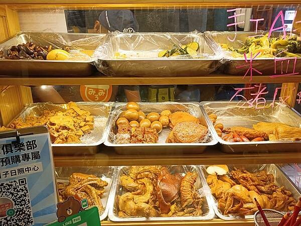 高雄市左營區嗡嗡嗡～喝過蜂蜜水、吃過蜂蜜口味的鬆餅，就是沒吃過蜂蜜滷味！【milomi蜂蜜滷味】香甜好吃，而且品項很多