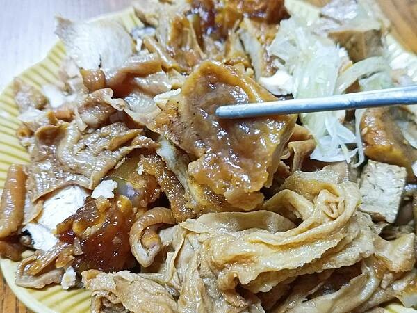 高雄市左營區嗡嗡嗡～喝過蜂蜜水、吃過蜂蜜口味的鬆餅，就是沒吃過蜂蜜滷味！【milomi蜂蜜滷味】香甜好吃，而且品項很多