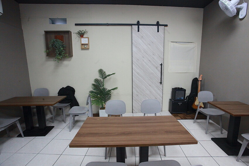 台南市仁德區吃。台南|仁德區。「做伙食堂」新店報報!獨創滿滿香菜不同風味的虎咬豬傳統小吃「做伙食堂」。