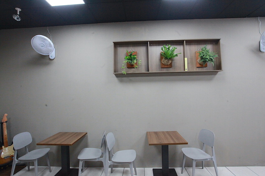 台南市仁德區吃。台南|仁德區。「做伙食堂」新店報報!獨創滿滿香菜不同風味的虎咬豬傳統小吃「做伙食堂」。