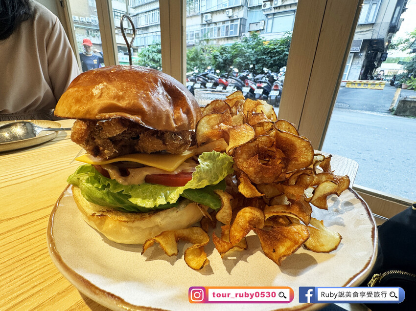 台北市大安區【東區早午餐】青沐大安店-附菜單-鮭魚卵、生食級干貝入義大利麵，漢堡放入整隻酥炸軟殼蟹超 -近捷運忠孝復