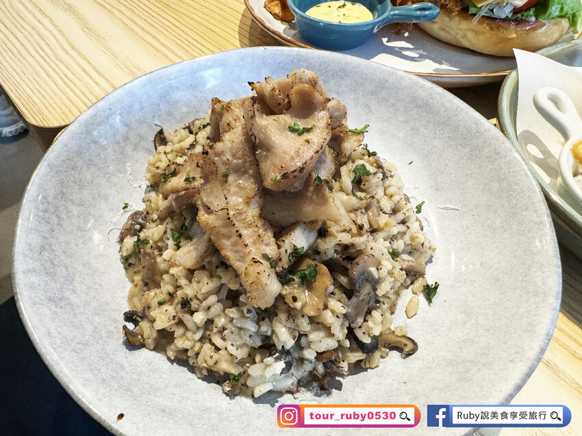 台北市大安區【東區早午餐】青沐大安店-附菜單-鮭魚卵、生食級干貝入義大利麵，漢堡放入整隻酥炸軟殼蟹超 -近捷運忠孝復