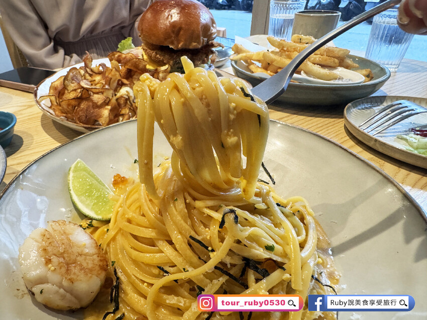 台北市大安區【東區早午餐】青沐大安店-附菜單-鮭魚卵、生食級干貝入義大利麵，漢堡放入整隻酥炸軟殼蟹超 -近捷運忠孝復