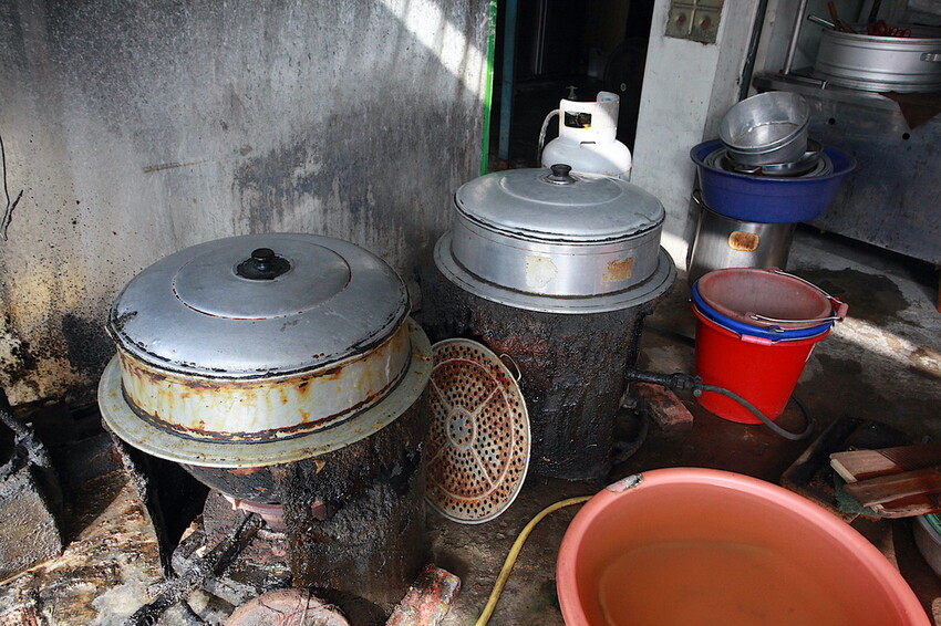 台南市麻豆區吃。台南美食｜麻豆區。「張家肉粽」飄香超過20年隱藏版古早味小吃，用料豐富口味道地の肉粽「張家肉粽」。