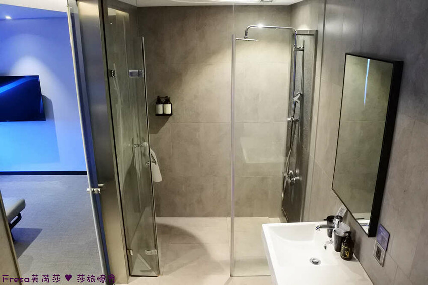 台中市中區台中飯店【漫旅光城】美哉！第二市場步行即抵.高樓景色山景遼闊.典雅設計感旅宿│停車場│一中商圈│第一廣場│