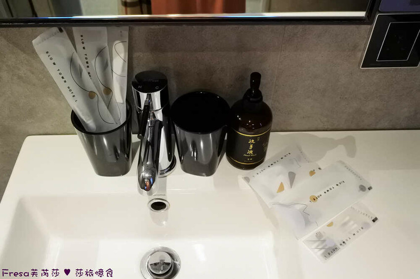 台中市中區台中飯店【漫旅光城】美哉！第二市場步行即抵.高樓景色山景遼闊.典雅設計感旅宿│停車場│一中商圈│第一廣場│