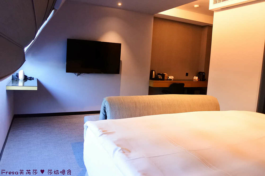 台中市中區台中飯店【漫旅光城】美哉！第二市場步行即抵.高樓景色山景遼闊.典雅設計感旅宿│停車場│一中商圈│第一廣場│