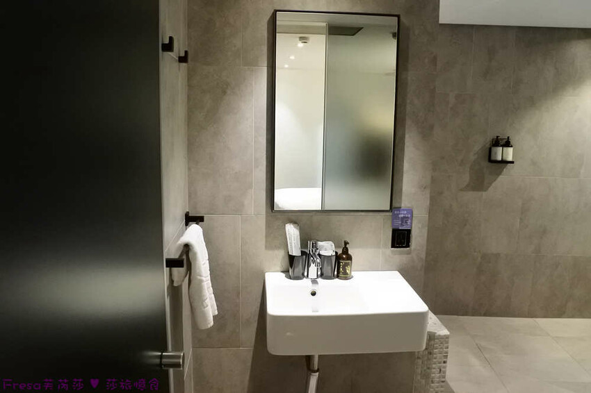 台中市中區台中飯店【漫旅光城】美哉！第二市場步行即抵.高樓景色山景遼闊.典雅設計感旅宿│停車場│一中商圈│第一廣場│