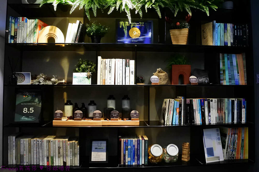 台中市中區台中飯店【漫旅光城】美哉！第二市場步行即抵.高樓景色山景遼闊.典雅設計感旅宿│停車場│一中商圈│第一廣場│