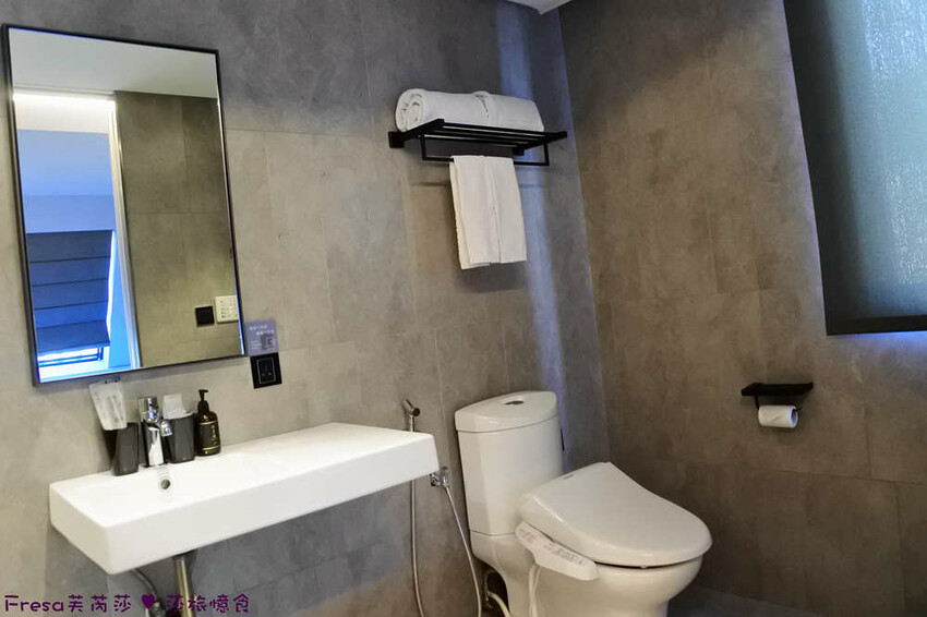 台中市中區台中飯店【漫旅光城】美哉！第二市場步行即抵.高樓景色山景遼闊.典雅設計感旅宿│停車場│一中商圈│第一廣場│